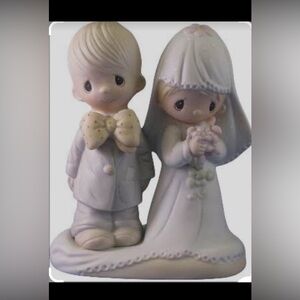 Precious Moments The Lord Bless You and Keep You Bride and Groom Figurine
